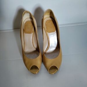 DIOR BEIGE PATENT LEATHER PEEP TOE PUMPS size 36